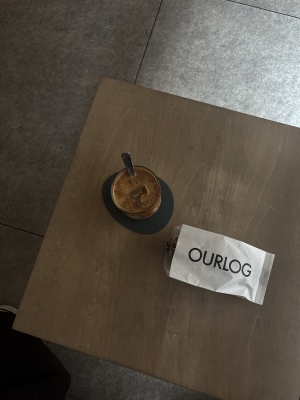 MASH(ﾏｯｼｭ) 大阪といえば！の淡色、無機質カフェ☕︎