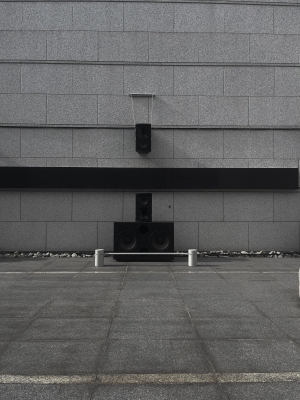 MASH(ﾏｯｼｭ) MOt美術館の中庭にて。