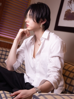 YUU (ﾕｳ) 白シャツ