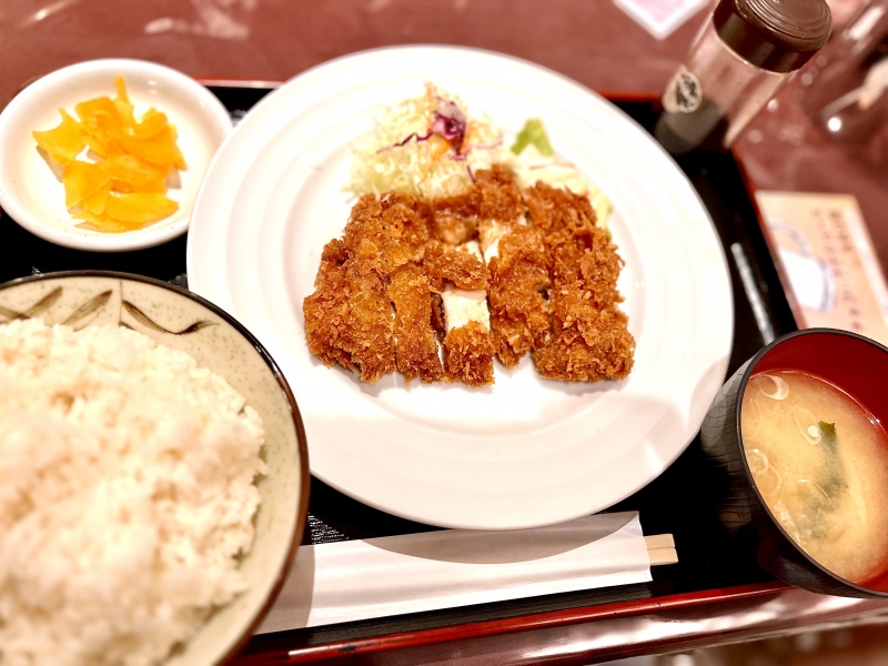 SHINA(シナ) チキンカツ定食!!!