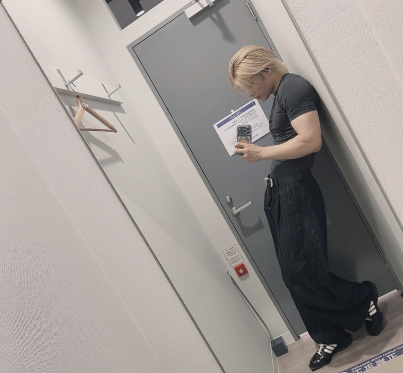 KEN（ｹﾝ） 背中の日