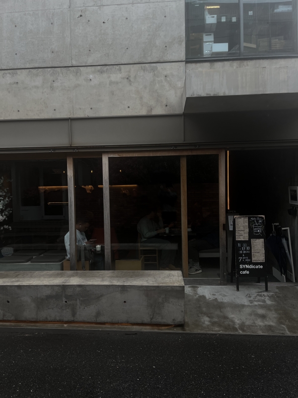 MASH(ﾏｯｼｭ) 原宿にある打ちっぱなしコンクリートなカフェ