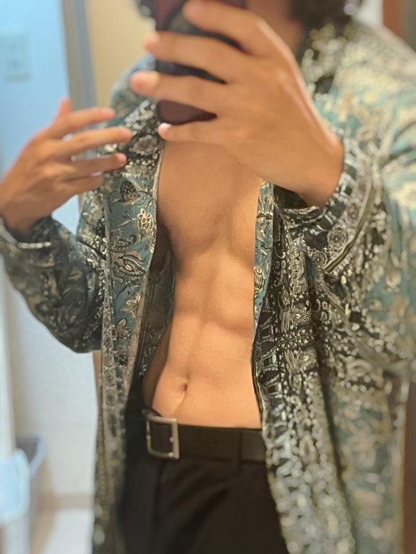 TATSUYA(ﾀﾂﾔ) 体にオイルを塗って...