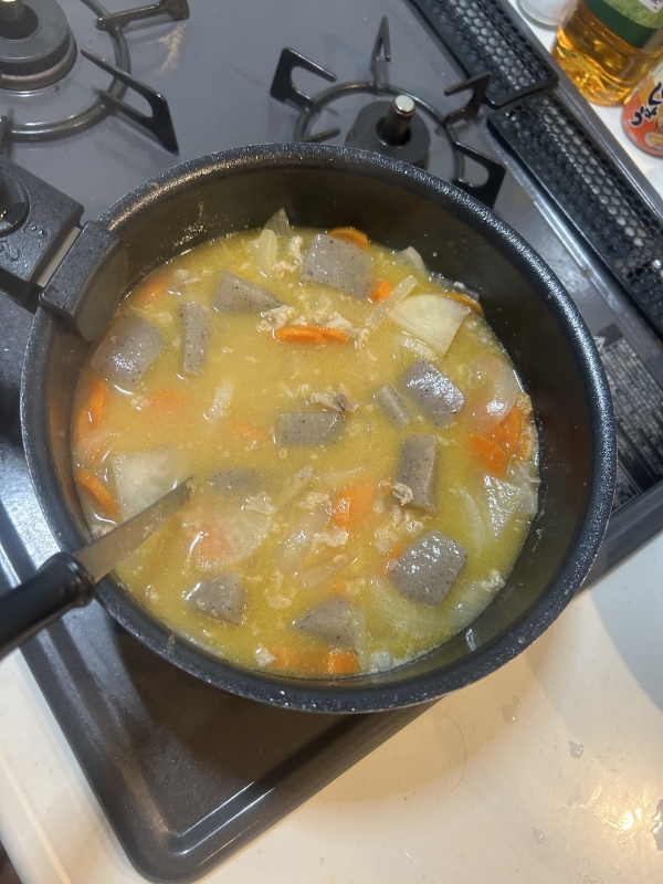 UTA(ｳﾀ) カレー色した豚汁