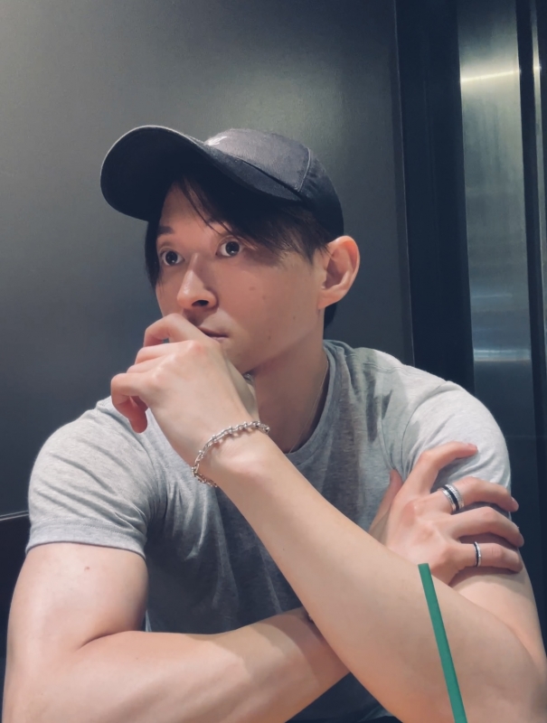 KONOSUKE(コウノスケ) 不安なときは上を 不満なときは下を見るんだよ