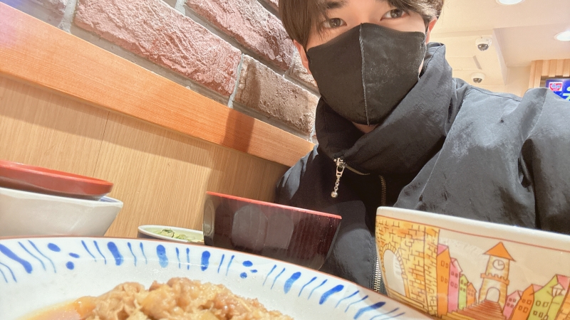 HIKARU(ﾋｶﾙ) すき家で朝ごはん🌓