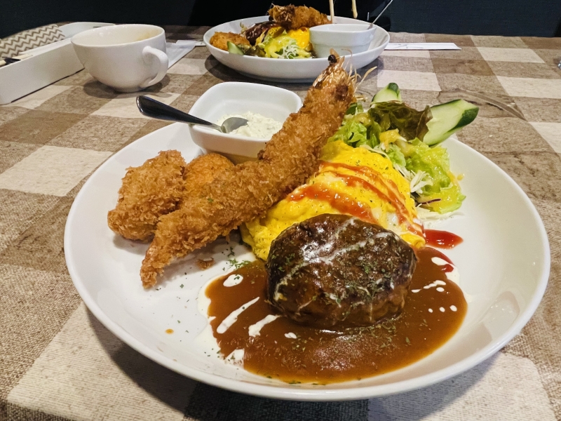 SOTA(ソウタ) エビフライ、ハンバーグ、オムライスは飲み物です。