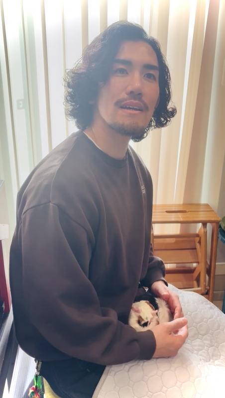 MOCHI(モチ) いい年して、何やってんの🥺だと!