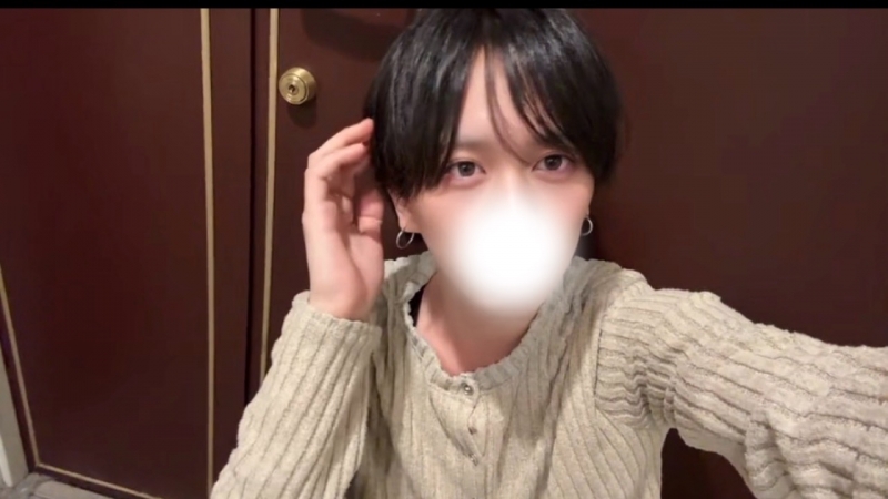 ITSUKI (イツキ) Q.何でこんなとろで写真撮ってるんですか