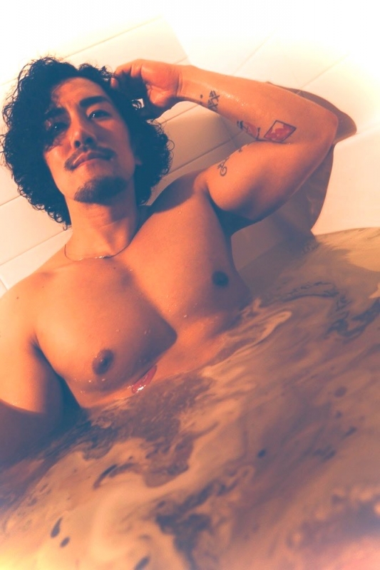 MOCHI（ﾓﾁ） 湯船に浸かる。