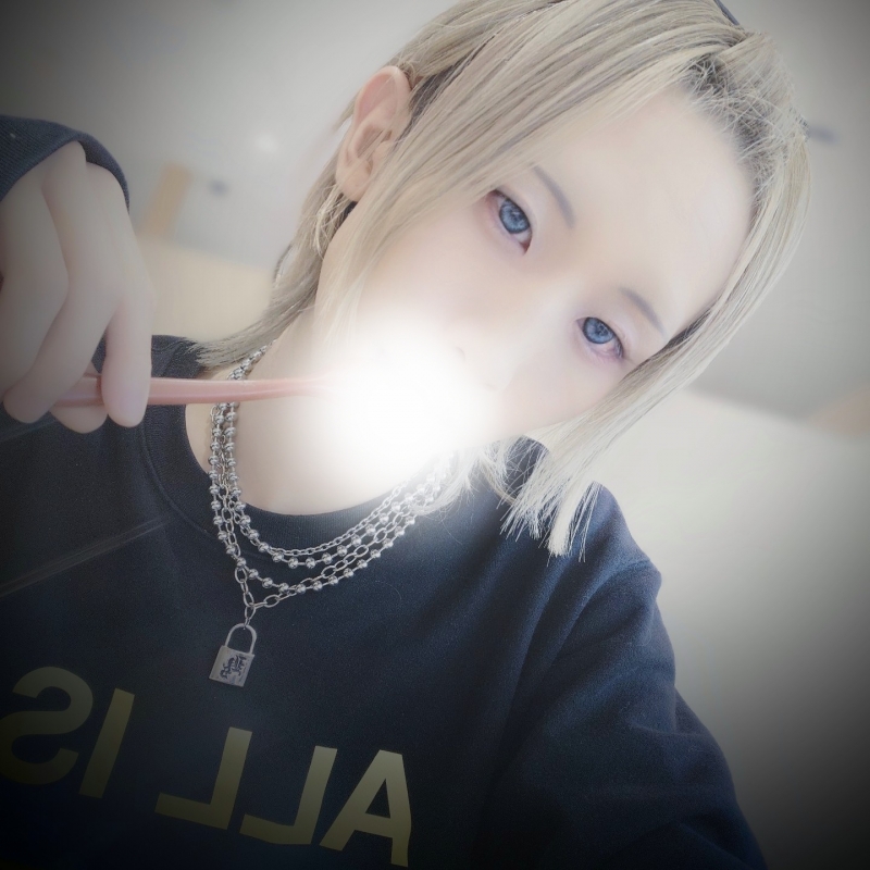 NOIN(ノイン) 最近の自撮りだいたいなにか食べてるw