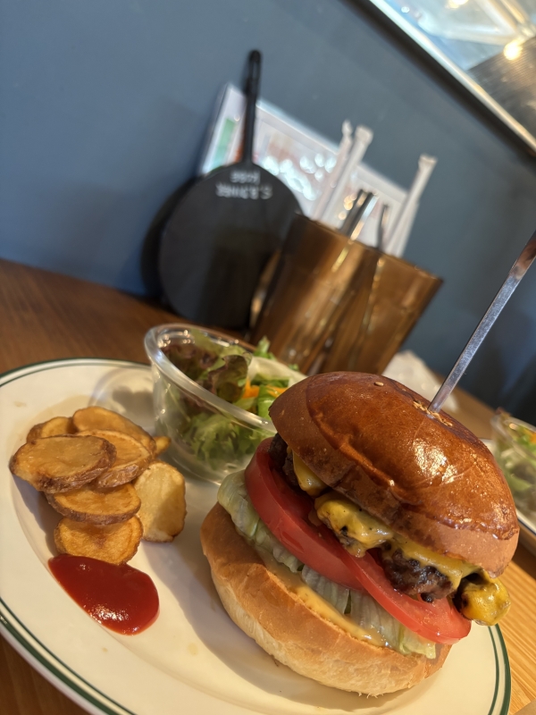 HIKARU(ﾋｶﾙ) ハンバーガー