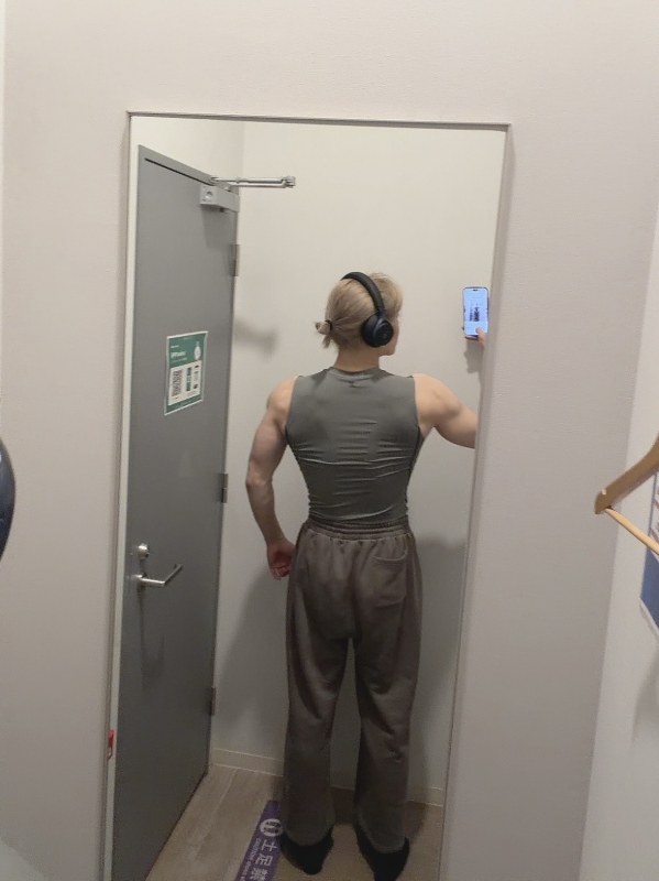 KEN(ケン) 逆三角形