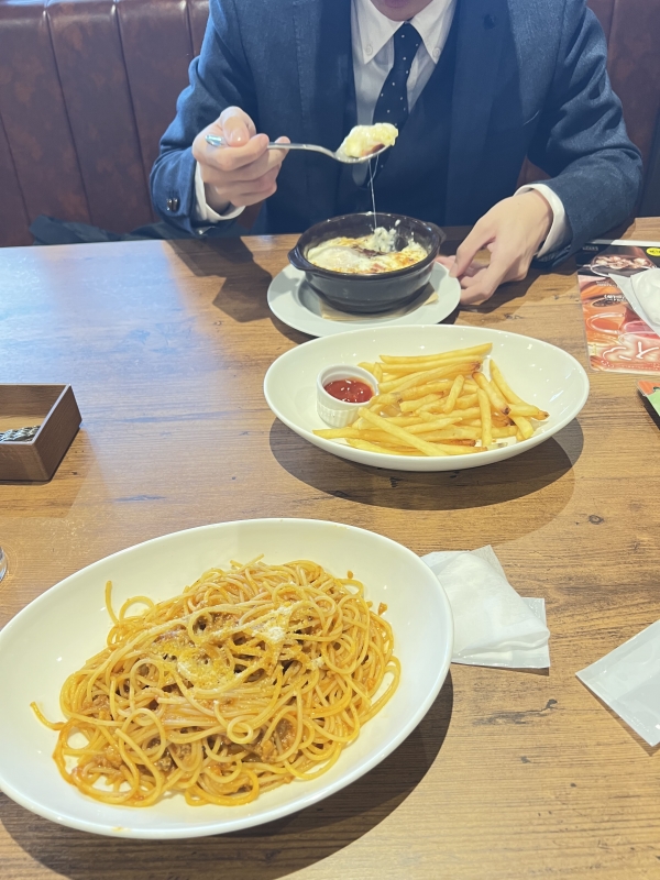 REN(レン) 今日のランチはハルマさんと ♬.*゚