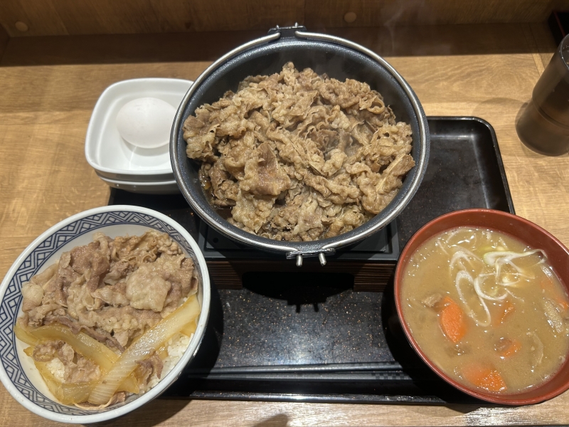 KONOSUKE(ｺｳﾉｽｹ) 卵に付けて食べてみて、飛ぶぞ  #吉野家の太客