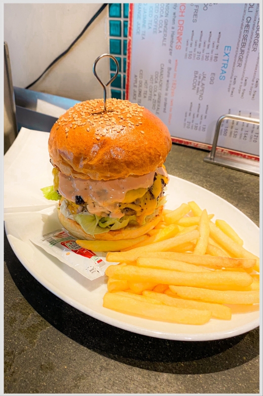 SAYUKI(ｻﾕｷ) 【遅めのお昼ご飯🍔】