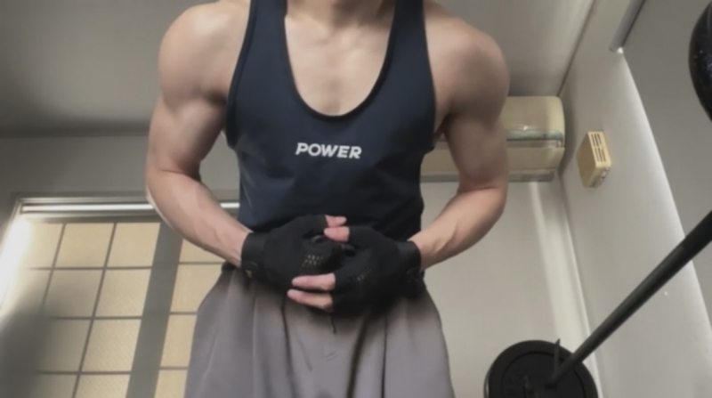 KEN（ｹﾝ） 肩フェチへ