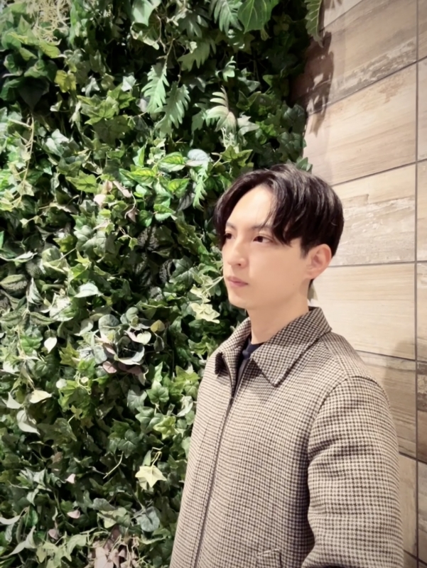 UTARI(ウタリ) 待ち合わせ時の遠い目…