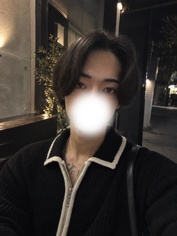 SHU(シュウ) 写真だと冷たそう?