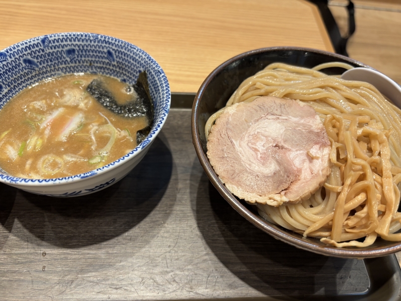 HIKARU(ﾋｶﾙ) 梅田でつけ麺