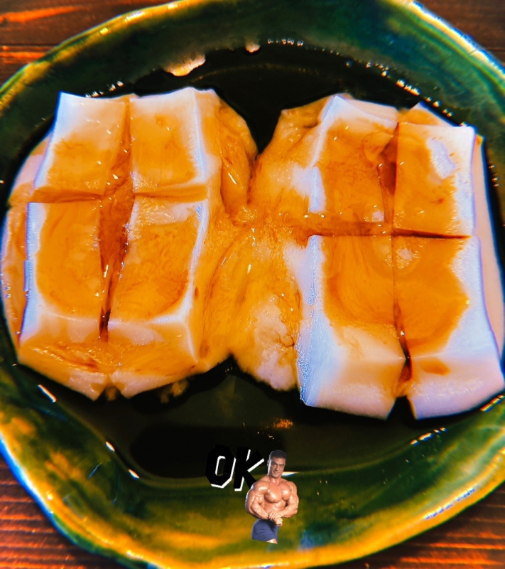 MOCHI（ﾓﾁ） おもちを食べる。
