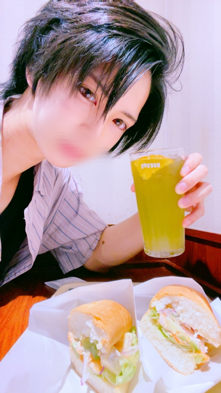 MAFUYU（ﾏﾌﾕ） 【カフェへ行ったら大好物を見つけた💡 ̖́-‬】