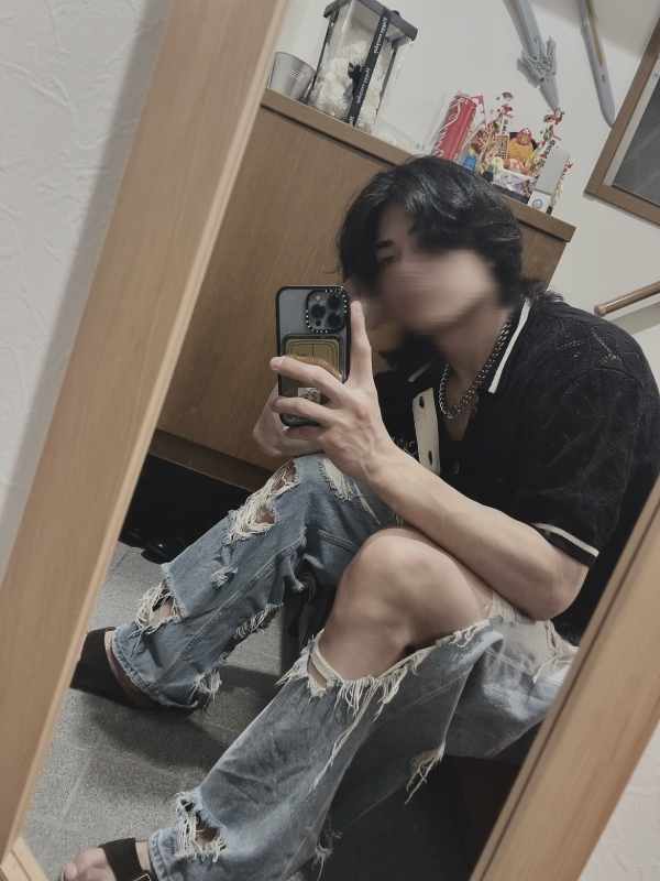 KEN（ｹﾝ） にしても右膝破れすぎ