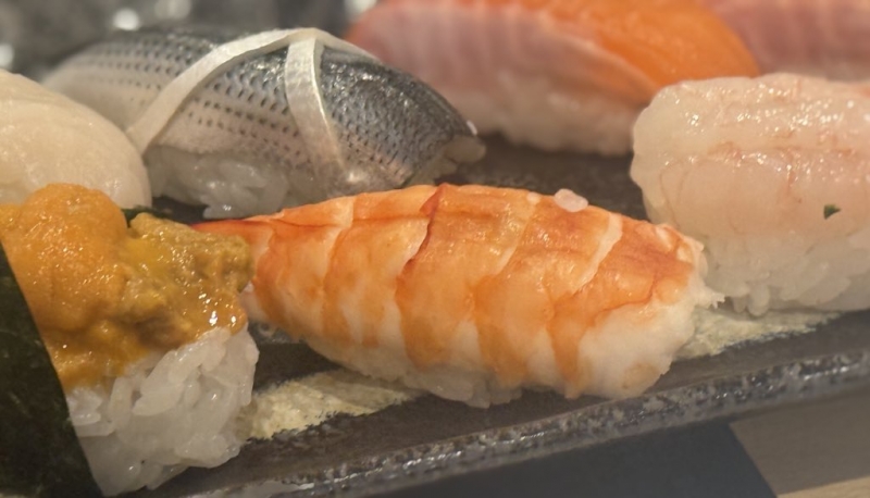 RAIJI(ﾗｲｼﾞ) お鮨を食べるのと性感は同様の効果を