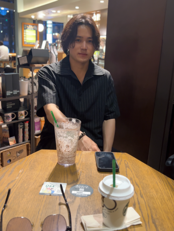 KONOSUKE(コウノスケ) 1人でスタバ来た @mel_kich1