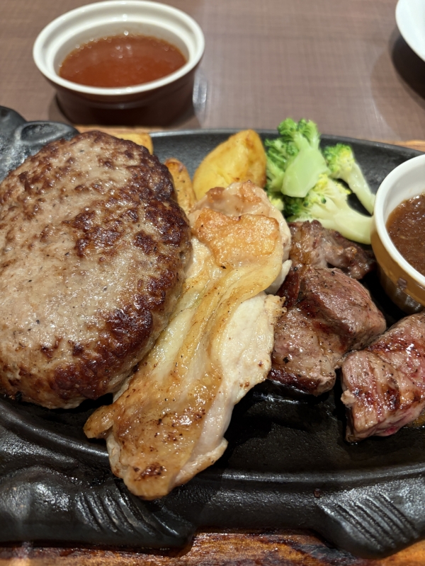 UTARI(ウタリ) こんな肉食の日もあるよ、もちろん😙