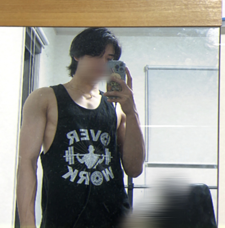 KEN（ｹﾝ） 服を着てると細身かも