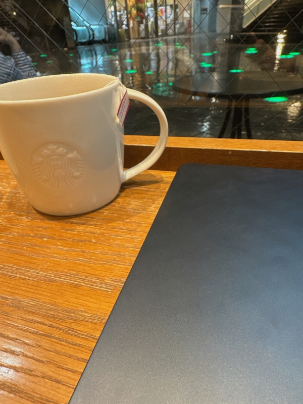 SHU(シュウ) ☕️【ほっとひと息】🌙✨