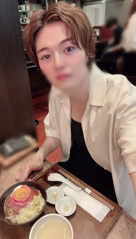 INO(ｲﾉ) 好きなものの前だとニヤけちゃうよね✨