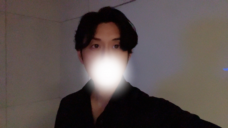 MINORI(ﾐﾉﾘ) 夜の会議室。