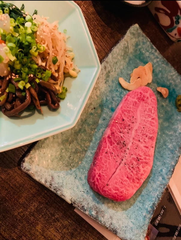 UTARI(ｳﾀﾘ) スイーツだけでなく、肉食😄