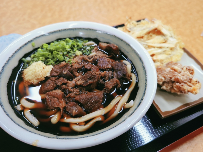 MISAKI(ﾐｻｷ) 初の真っ黒肉うどん