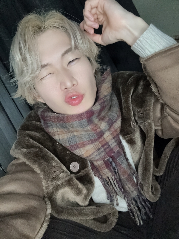 HYO(ヒョウ) 明日から土曜まで🙇🏻