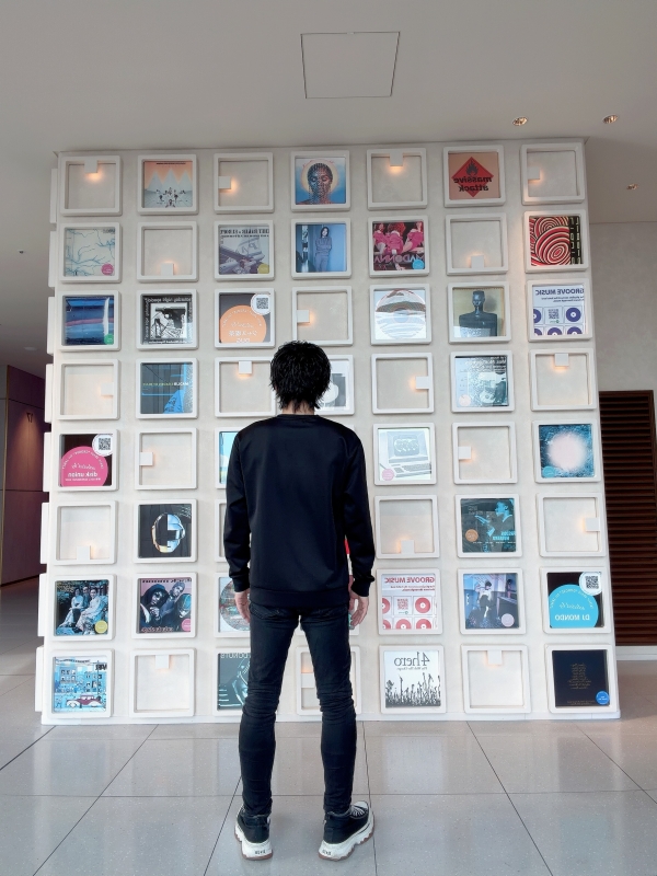 TAISHI(タイシ) 背中で伝わる距離感