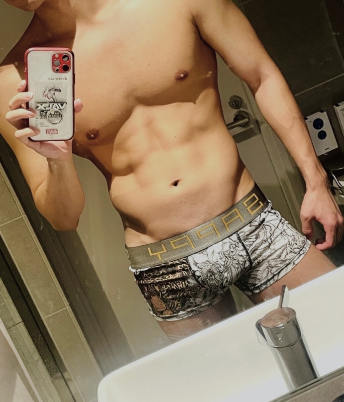 KAREN(ｶﾚﾝ) セクシーな腹斜筋とはこのこと