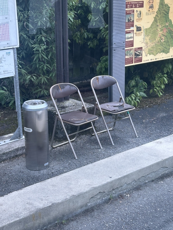 KONOSUKE(ｺｳﾉｽｹ) 座らせる気なイス