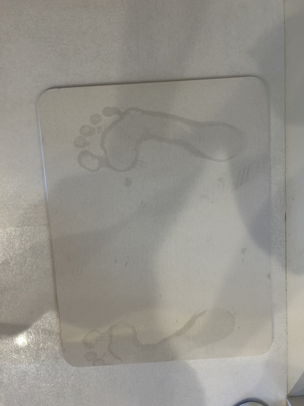 KONOSUKE(ｺｳﾉｽｹ) 珪藻土の足跡ってなんでこんな卑猥なん