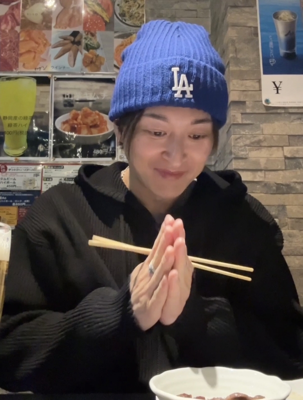 KONOSUKE(ｺｳﾉｽｹ) 焼肉食べてる動画だよ。リンクから見てね