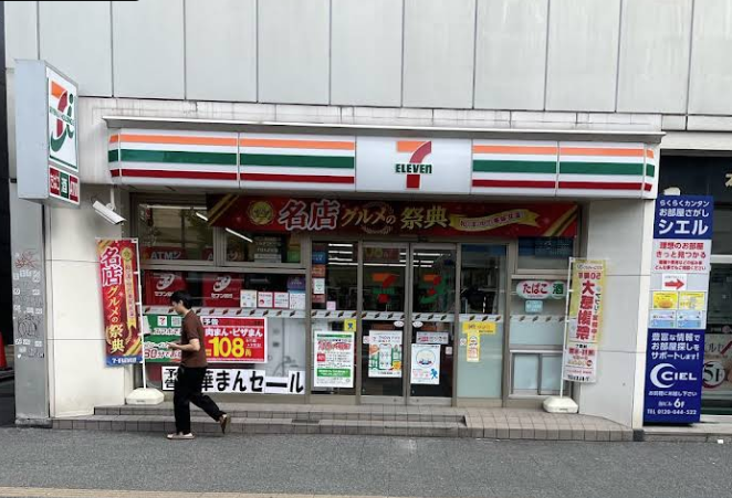 セブン-イレブン 川崎駅東口店前