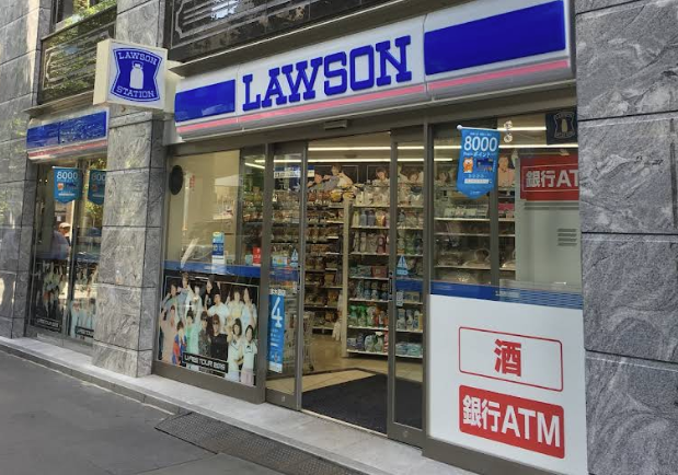 ローソン 港六本木通店前