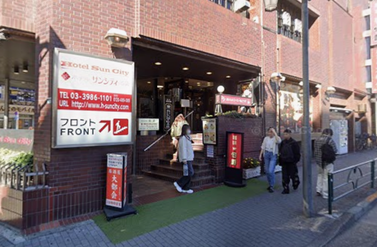 珈琲専門館伯爵池袋北口店前